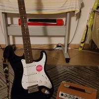 Chitarra Fender Squier Stratocaster amplificatore