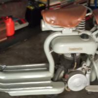 Iconico scooter Lambretta 125 D.  - Colore grigio