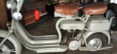 Iconico scooter Lambretta 125 D.  - Colore grigio