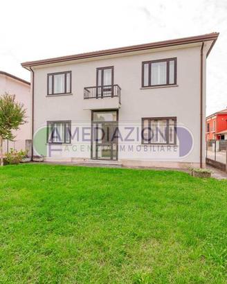 Villa di 155 m² con più di 5 locali e box auto a M
