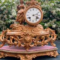 Orologio antico da tavolo con pendolo
