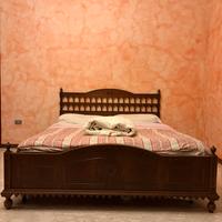 Letto matrimoniale antico in legno massello