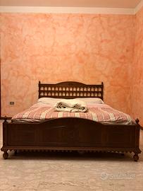 Letto matrimoniale antico in legno massello