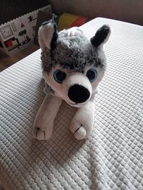 Peluche raffigurante un cucciolo di Husky