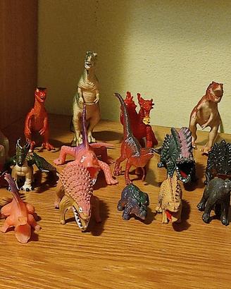 giocattoli di vari animali di gomma dura 