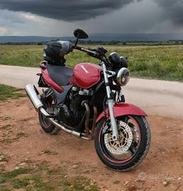 Kawasaki ZR7 750 