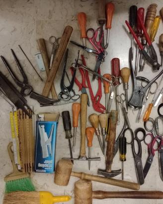 set utensili vintage tappezziere 50pz circa