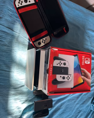 Nintendo Switch Oled bianca + accessori e custodia