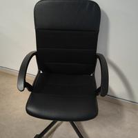 Sedia da ufficio con ruote.