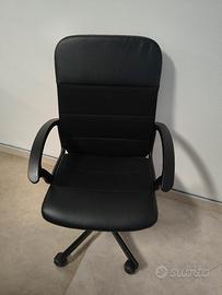 Sedia da ufficio con ruote.