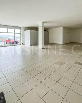 Immobile di 185 m² con 1 locale a Carpi