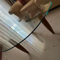 Tavolo basso con cristallo