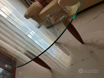 Tavolo basso con cristallo