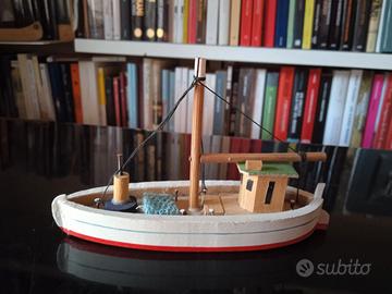 modellino in legno barca da pesca anni 80