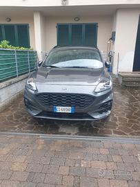 Ford kuga plug-in del 2024
