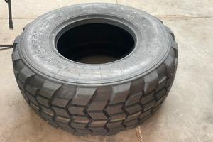 Gomme nuove445/65 r 22.5