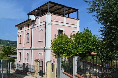 Villa Liberty completamente ristrutturata