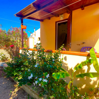 Villino a Lampedusa, camera, cucina,bagno e giardi