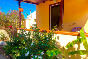 Villino a Lampedusa, camera, cucina,bagno e giardi