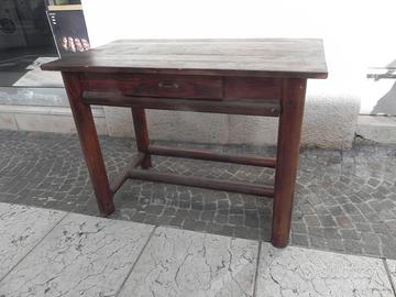 Scrittoio in legno massiccio con cassetto cenrale