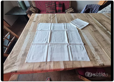 set di tovaglie e tovaglioli ristorante