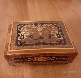 Scatoletta porta sigarette con carillion