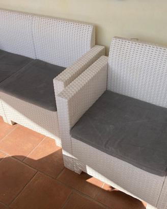 Divano, 2 poltrone tavolino basso da giardino