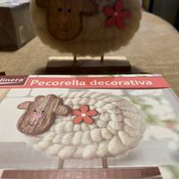 Pecorella decorativa in feltro di lana