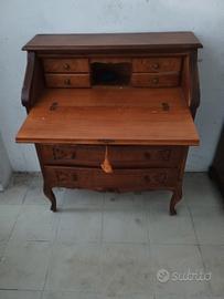 settimanale con specchio ovale dorato