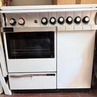 Omaggio cucina fornelli stile anni ‘70