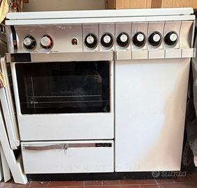 Omaggio cucina fornelli stile anni ‘70