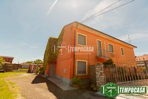 CASA INDIPENDENTE CON SPAZIO ESTERNO