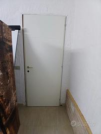 Porta in legno massello bianca