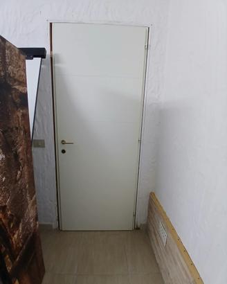 Porta in legno massello bianca