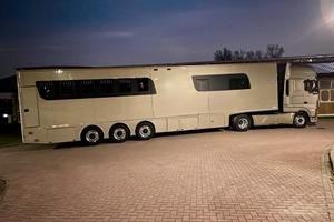 Semirimorchio van trasporto cavalli