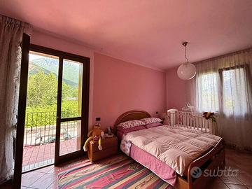 Camera matrimoniale in noce