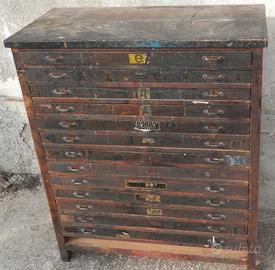 Antica cassettiera porta caratteri tipografici