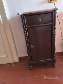 comodino antico 