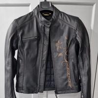 giacca femminile con protezioni in pelle da moto 