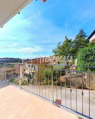 APPARTAMENTO PARI AL NUOVO CON BALCONE