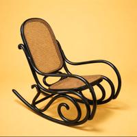 Due sedie a dondolo in legno