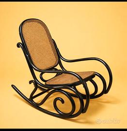 Due sedie a dondolo in legno