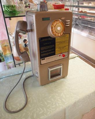 ICONICO TELEFONO PUBBLICO VINTAGE A GETTONI URMET