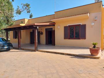 Villa con giardino