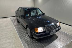MERCEDES-BENZ 200 E