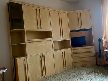 Mobile in legno da soggiorno