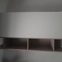 Pensile con una mensola.