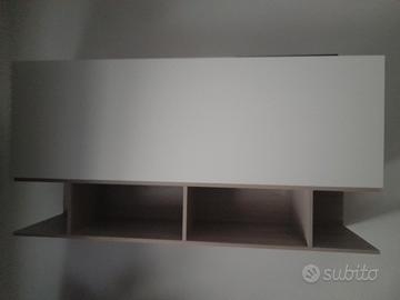 Pensile con una mensola.