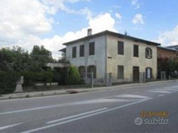 Immobile in asta di 86 m² con 3 locali e box auto 