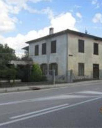 Immobile in asta di 86 m² con 3 locali e box auto 
